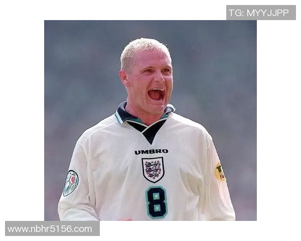 荷兰足球明星光头的传奇故事与赛场背后的奋斗历程