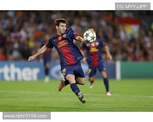 足球明星的盛世容颜与球场风采交织的魅力瞬间 足球明星的盛世容颜与球场风采交织的魅力瞬间