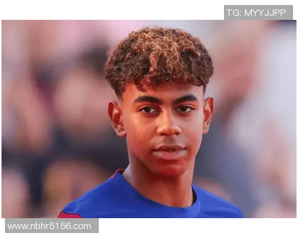 街头巷尾的足球传奇他是街上最厉害的足球明星引领风潮的运动偶像 街头巷尾的足球传奇他是街上最厉害的足球明星引领风潮的运动偶像