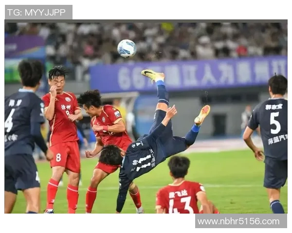 慢动作展现足球明星精彩瞬间让你感受比赛的每一份激情与魅力 慢动作展现足球明星精彩瞬间让你感受比赛的每一份激情与魅力