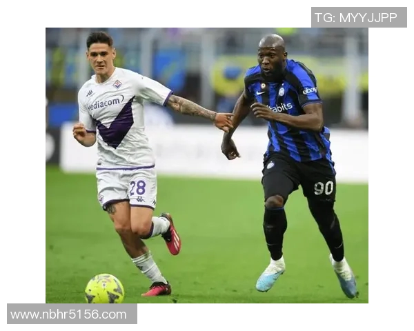 金发白人足球明星的辉煌历程与场上风采分析